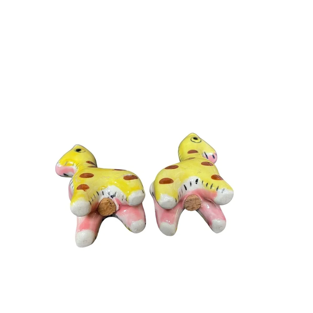 Cute Ceramic Giraffe Salt and Pepper Shakers Yellow Pink Animal Table Decor‎